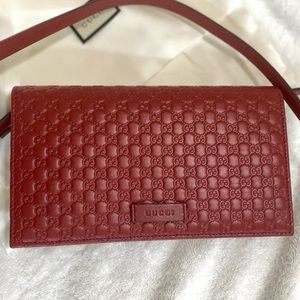 Gucci Microguccissima Crossbody Wallet on Chain Bag
